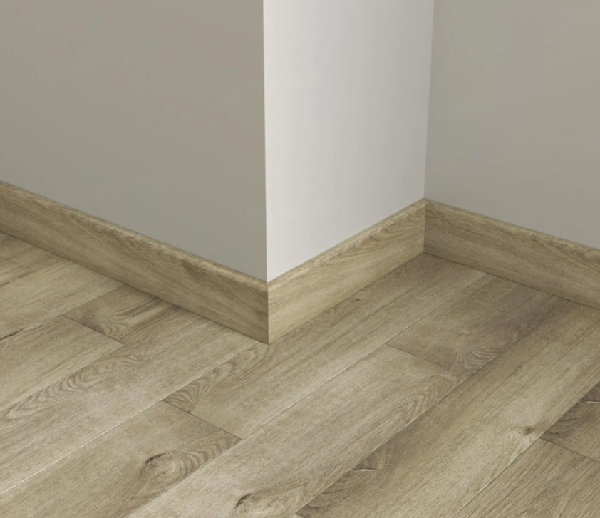 Плинтус Alpine Floor Parquet Light Дуб Натуральный Отбеленный SK 13-5 2200×80×12,5 фото в интерьере